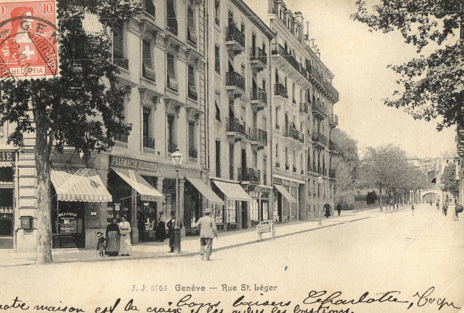 Pharmacie et la rue de Saint-Léger autrefois